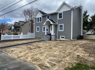 344 N Alleghany Ave, Lindenhurst, NY 11757