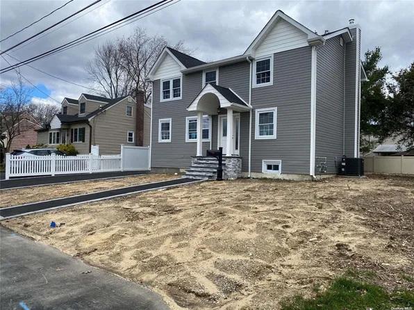 344 N Alleghany Avenue, Lindenhurst, NY 11757