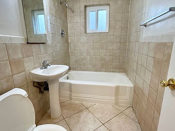 5th image of 2812 D St APT 5