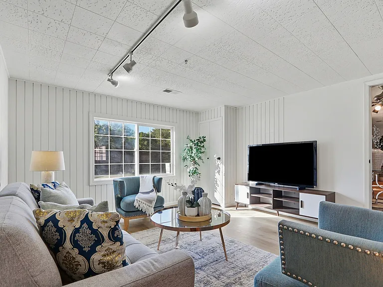 22081 Caroline Dr #1 — Photo 7