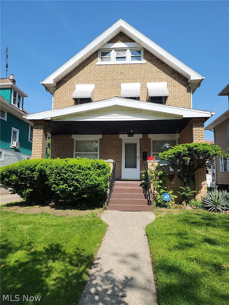 2 bed, 1.0 bath, $1,200 — Photo 1