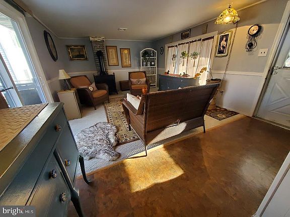 5th image of 134 Harwich St