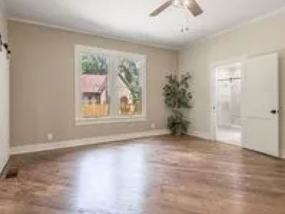 2nd image of 924 E Houston Ave