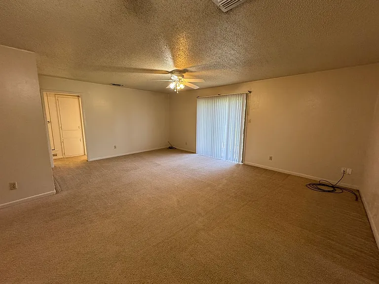 1104 Cummings Ave — Photo 4