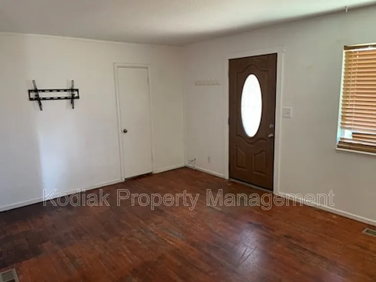 3737 S 3325 W — Photo 4