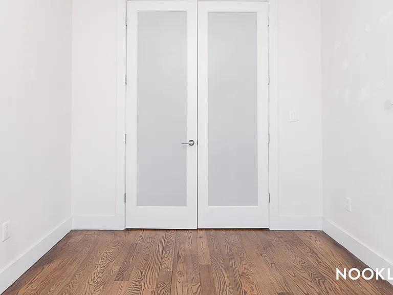 112 Manhattan Ave #3R — Photo 5