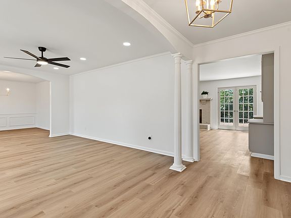 4th image of 633 Melody Ln