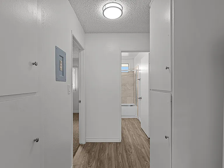 Lotus Gardens Apartments — Photo 6