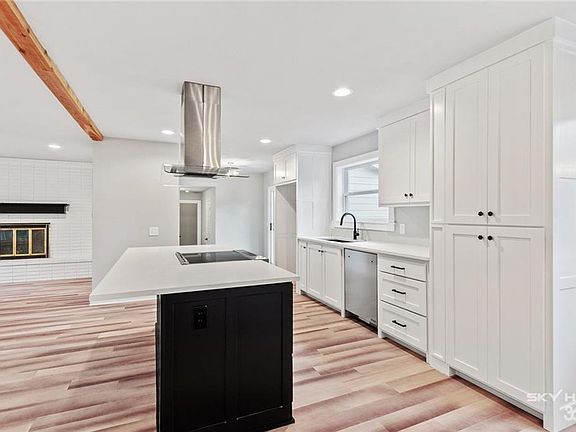 5th image of 140 W Poplar St