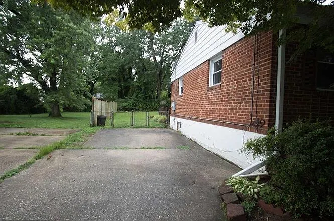 12010 Ashley Dr — Photo 5