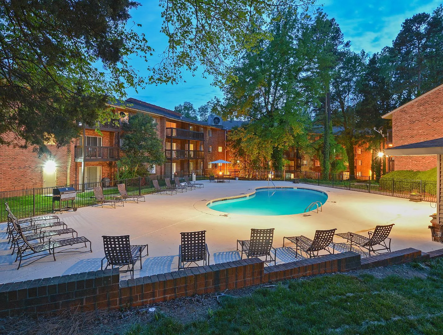 Charlotte Woods Apartments — Photo 2