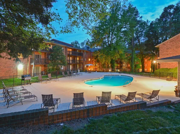 Charlotte Woods Apartments