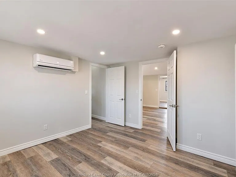 1069 Marentette Ave #UPPER — Photo 15