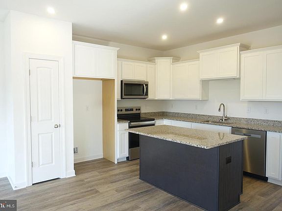 5th image of 201 Kinneman Rd #25