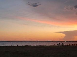 518 Porpoise Dr, Palacios, TX 77465