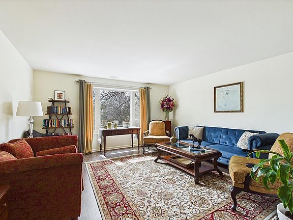 4th image of 300 E Dundee Rd APT 310