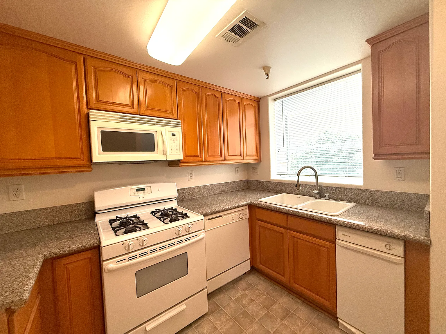 2 bed, 1232 sqft, $2,980 — Photo 4