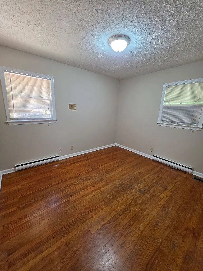 4 bed, 2.5 bath, 2306 sqft, $1,700 — Photo 3