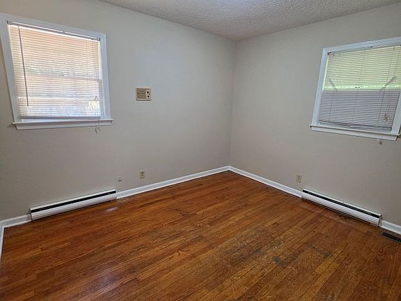 3rd image of 624 Camellia St NE