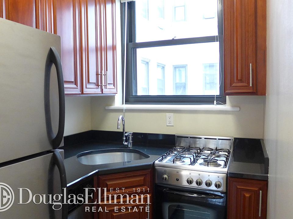 1st image of 150 W 47th St APT 7A