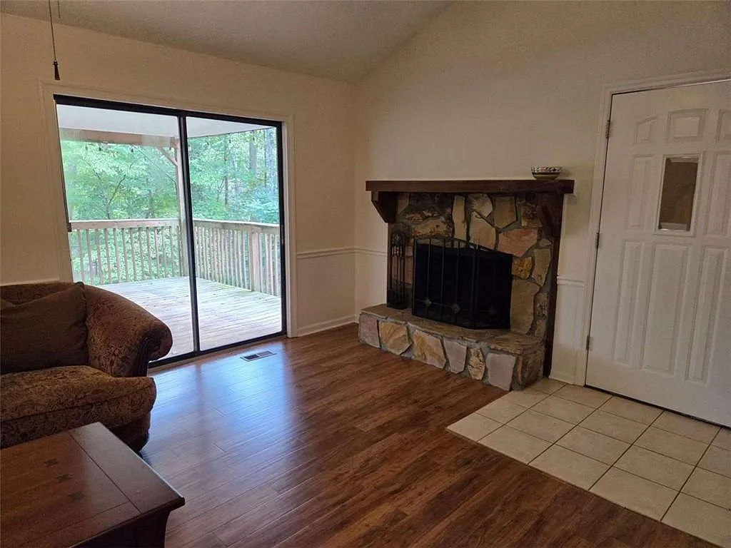 3 bed, 2.0 bath, $2,800 — Photo 4
