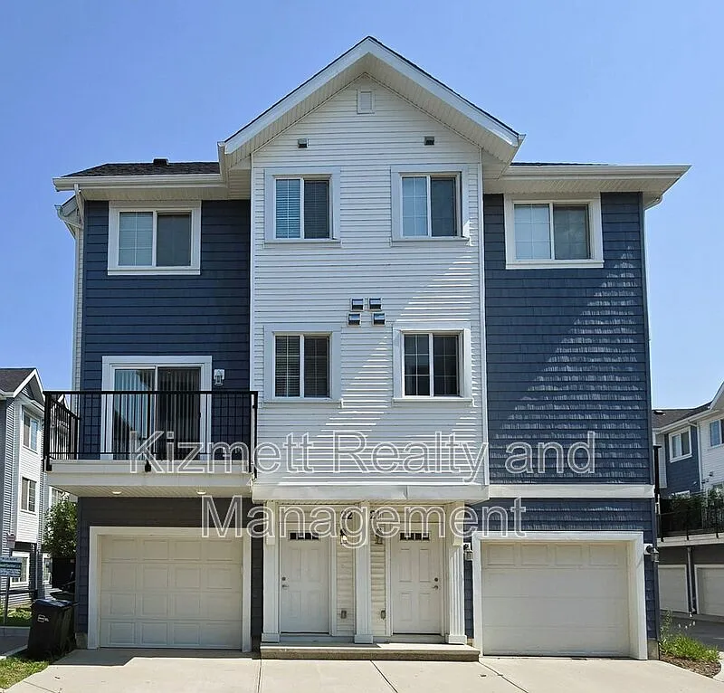 2 bed, 1.0 bath, 831 sqft, $1,900 — Photo 1