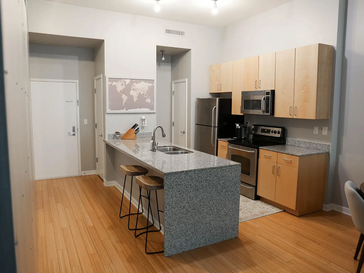 2263 Young Ave — Photo 2