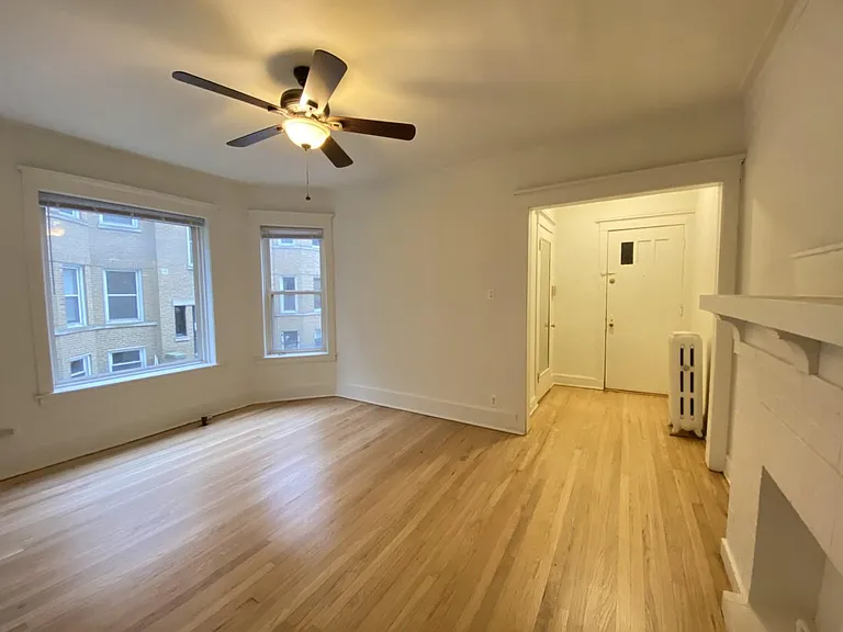 915 W Cornelia Ave #1A — Photo 1