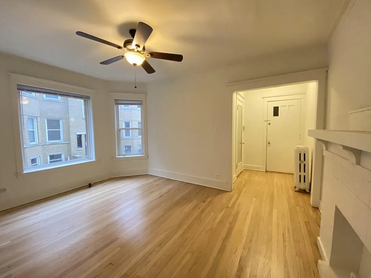 Building Photo - 915 W Cornelia Ave #1B