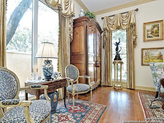 4th image of 105 Canterbury Hill St