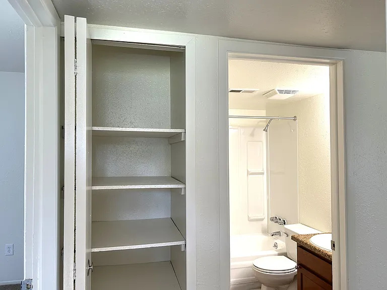 Woodland Place Apartments — Photo 43