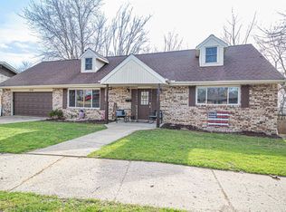 1934 Saint Clair Dr, Pekin, IL