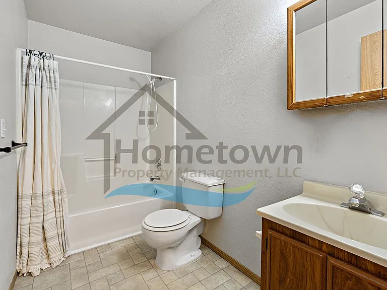 703 N Compton St — Photo 26