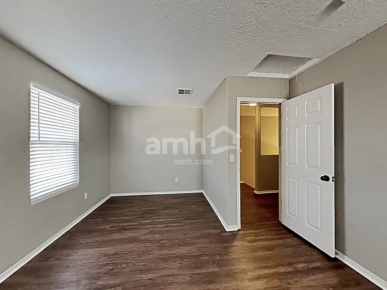 1038 N Cambrick Dr — Photo 17
