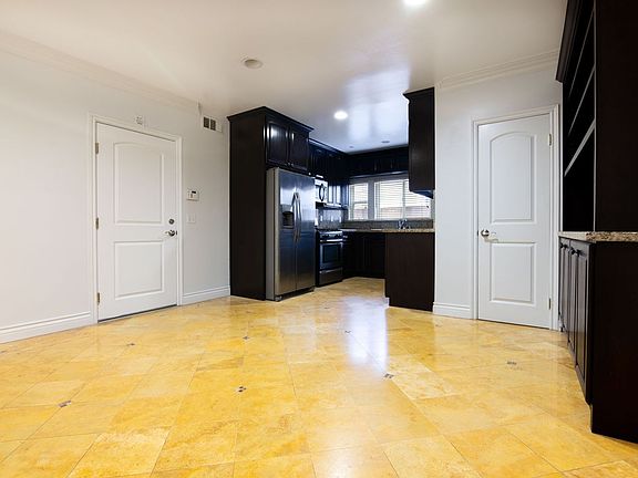 5th image of 412 Avenue F #A