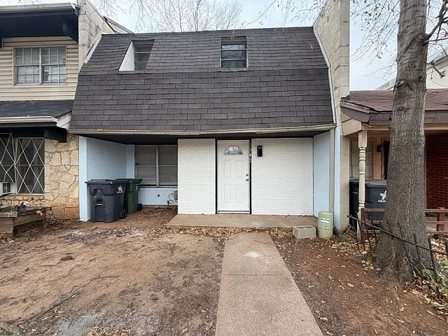 1342 N Cooper St — Photo 1
