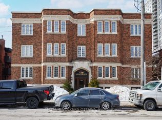 180 Augusta St #2, Ottawa, ON K1N8C1