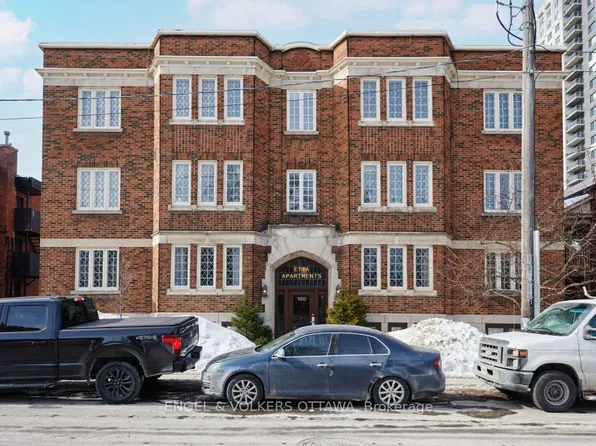 180 Augusta St #2, Ottawa, ON K1N 8C1