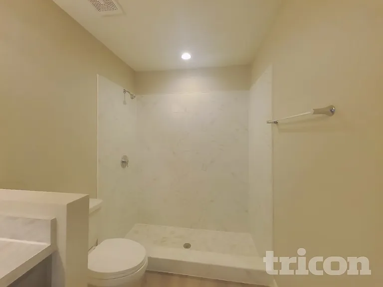 6046 Eagle Pointe Dr — Photo 8