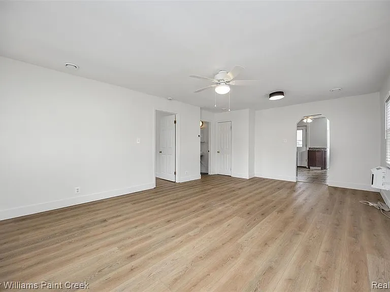 23465 Easterling Ave — Photo 6