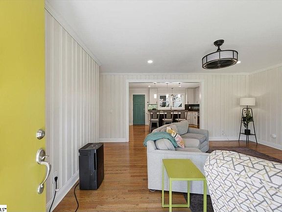 5th image of 503 S Main St