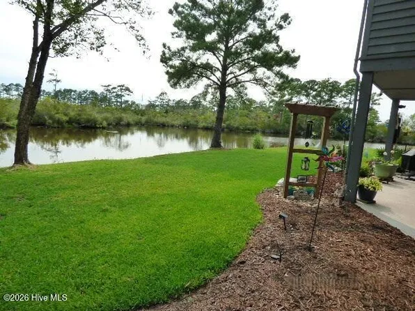 10082 Windward Drive, New Bern, NC 28560