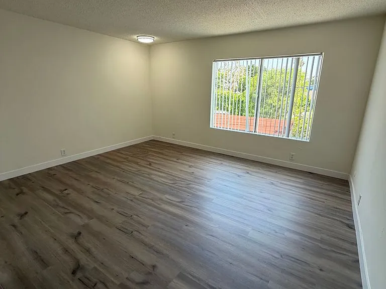 2324 S Marvin Ave — Photo 1