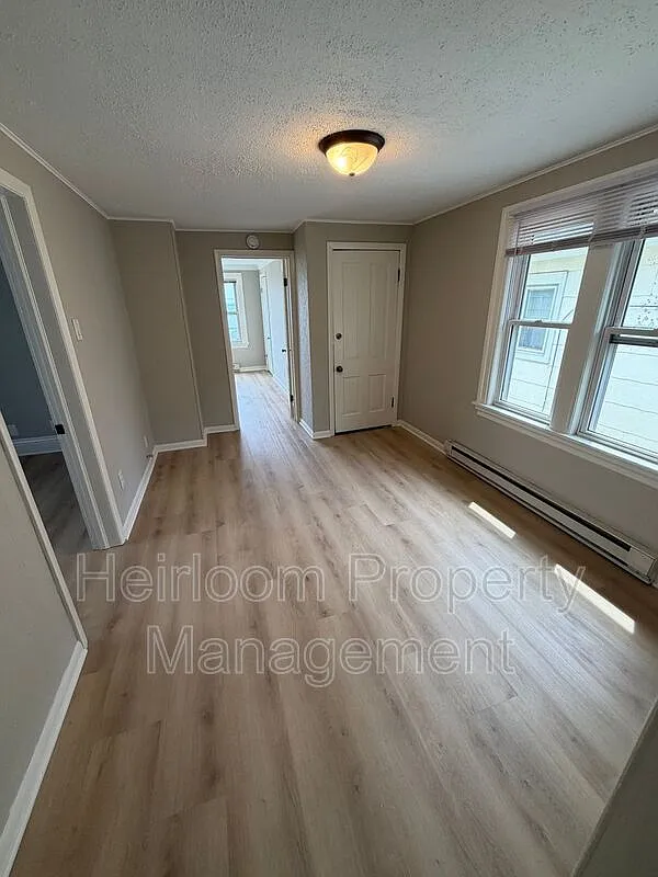 2 bed, 1.0 bath, 732 sqft, $1,175 — Photo 3
