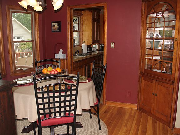 Dining area off kitchen
