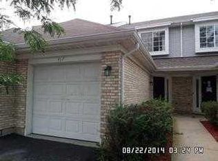 417 Lakeview Cir, Bolingbrook, IL 60440