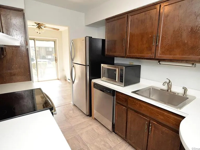 113 Kennedy Dr — Photo 2