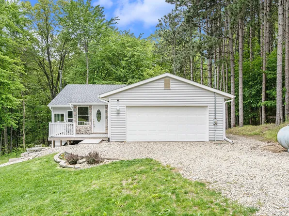 684 2nd St, Plainwell, MI 49080