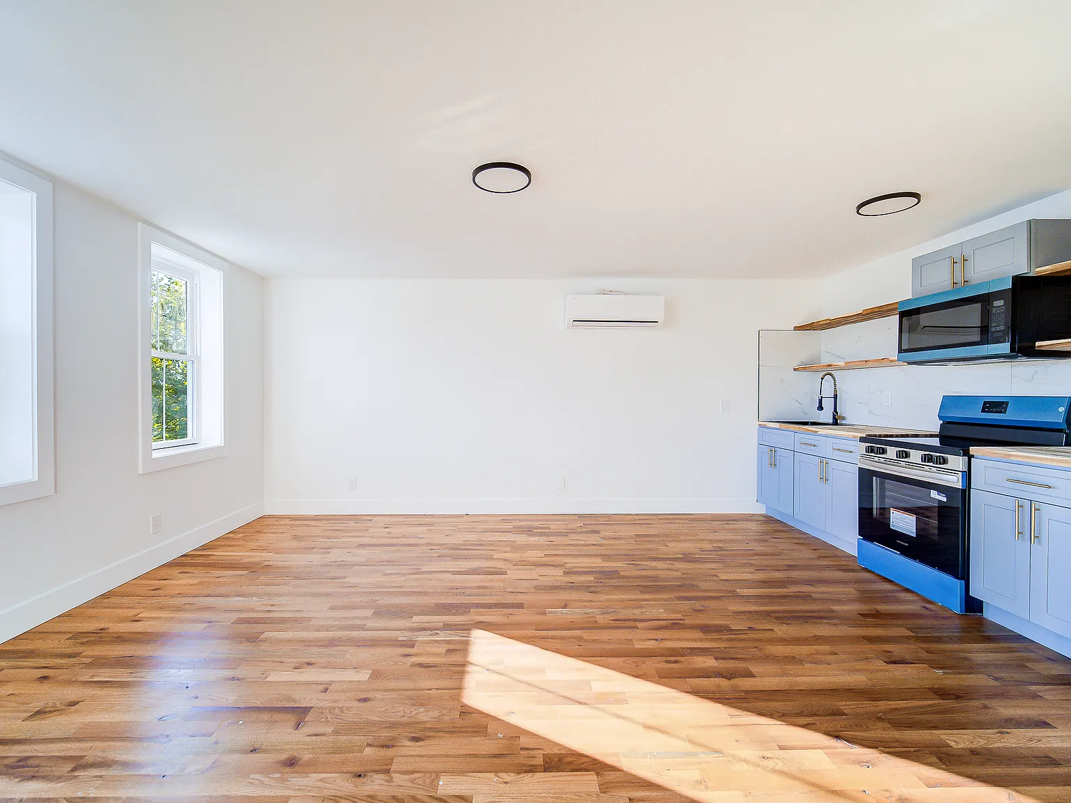 2 bed, $2,450 — Photo 2