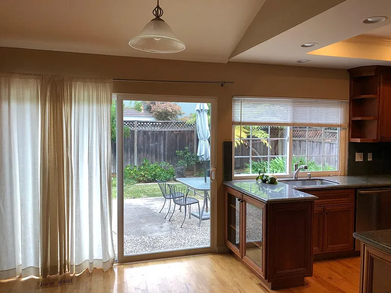 1082 Robbia Dr — Photo 6